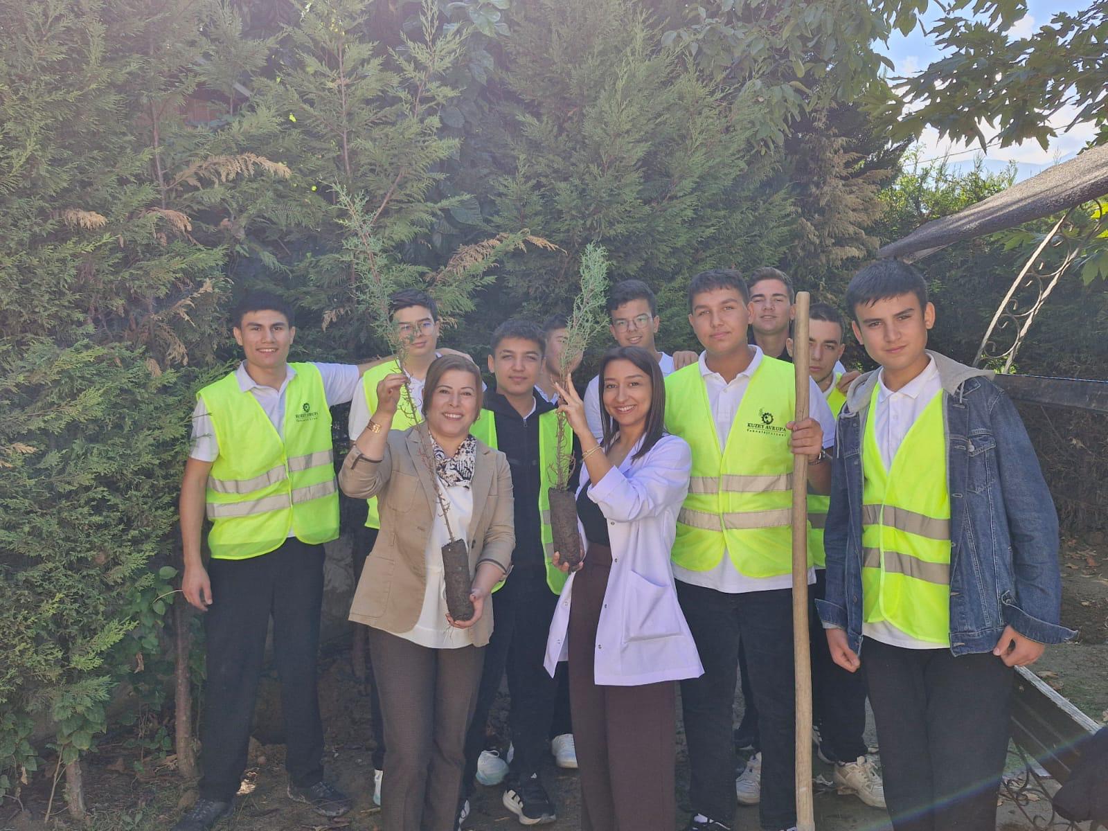 YEŞİL VATAN BENİM OKULUM GELECEĞE-HER ÇOCUK BİR FİDAN